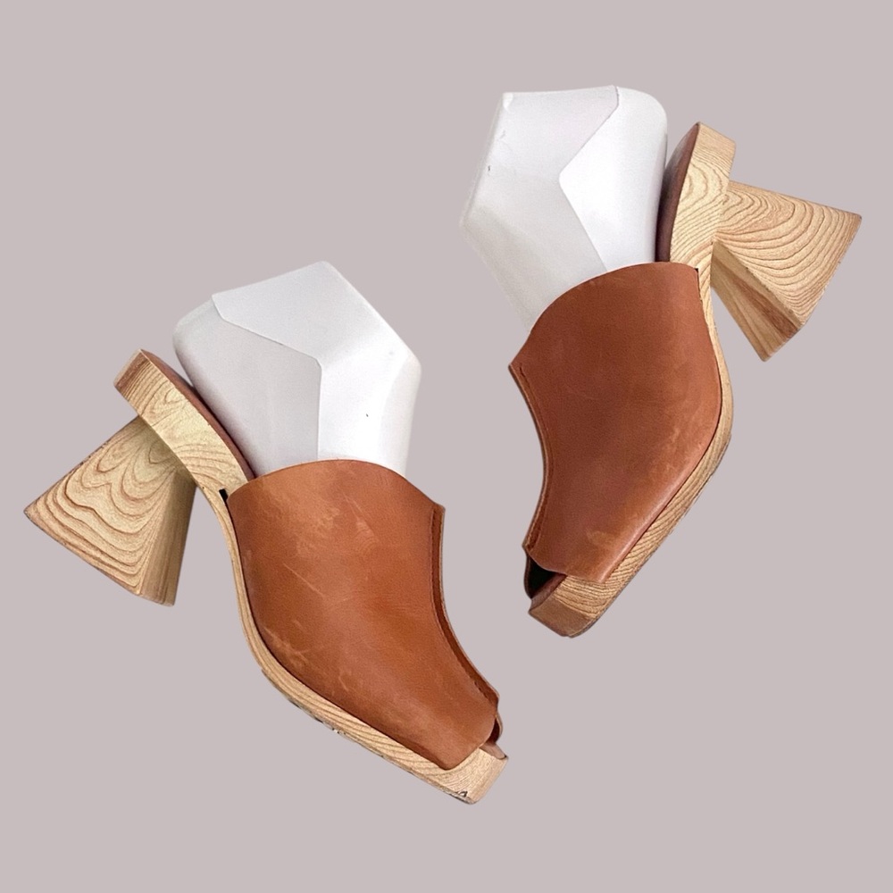 Hilos Leather 3-D Printed Chunky Heel Clog Open Toe Sandal 8.5-9